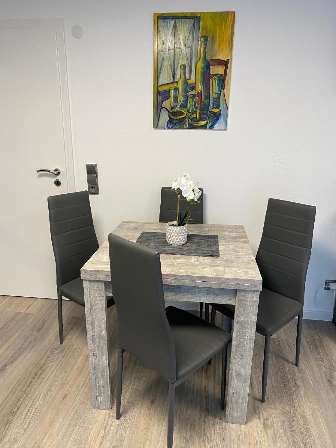 1,5 Zimmer Apartment In S-Bahn Naehe, 35 Qm, Max 4 Pers, Zentral, Private Terasse, Internet 250 Mbit Gaertringen Luaran gambar