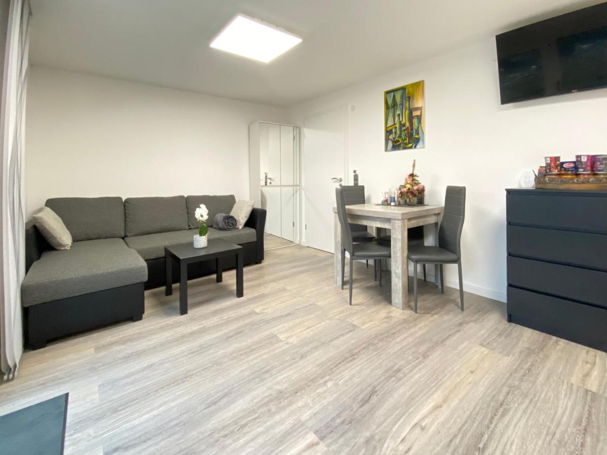 1,5 Zimmer Apartment In S-Bahn Naehe, 35 Qm, Max 4 Pers, Zentral, Private Terasse, Internet 250 Mbit Gaertringen Luaran gambar